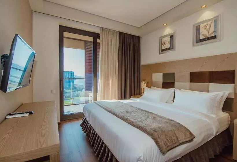 Dreamland Oasis Apart