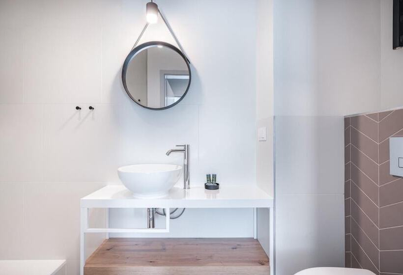 Общежитие Halo Hel