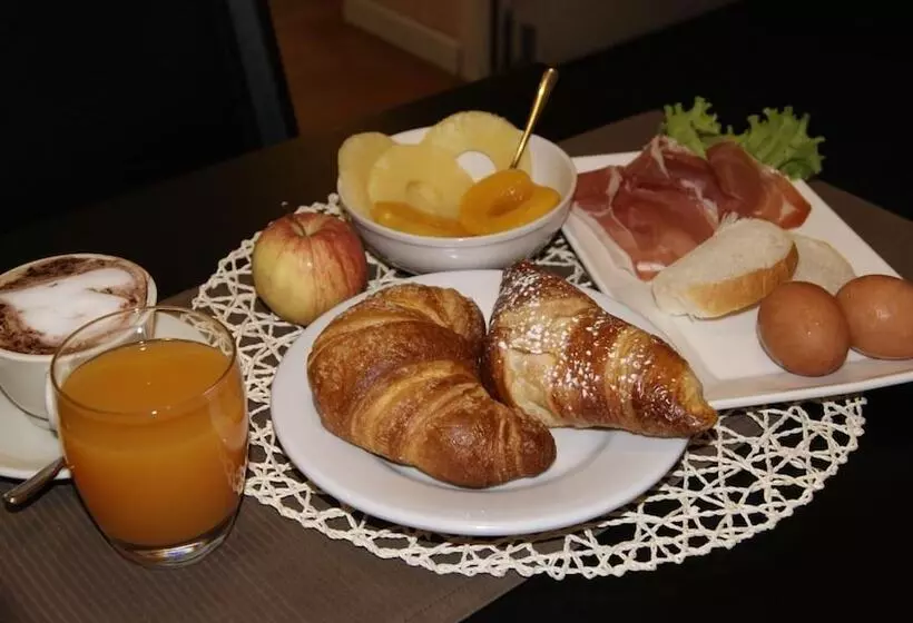 בית מלון כפרי Astoria