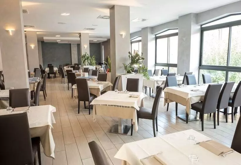 בית מלון כפרי Astoria