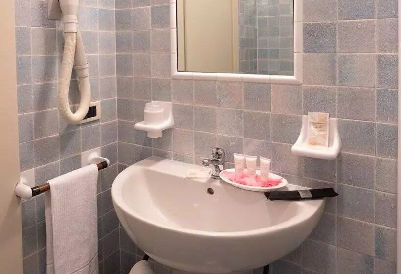 בית מלון כפרי Astoria