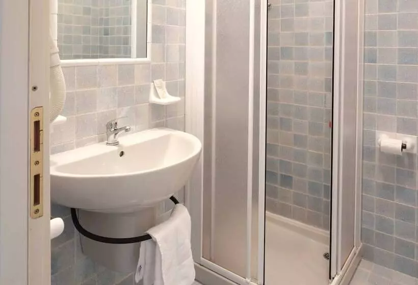 בית מלון כפרי Astoria