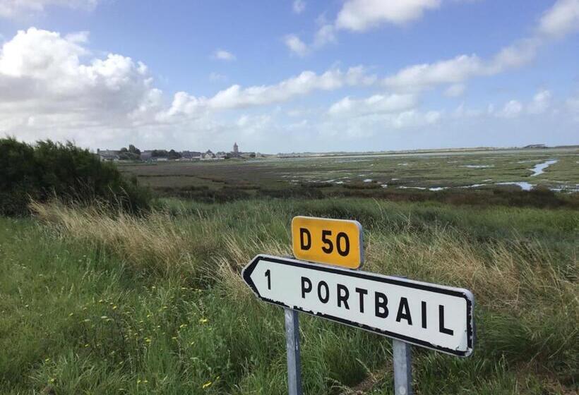 Отель Aux 13 Arches