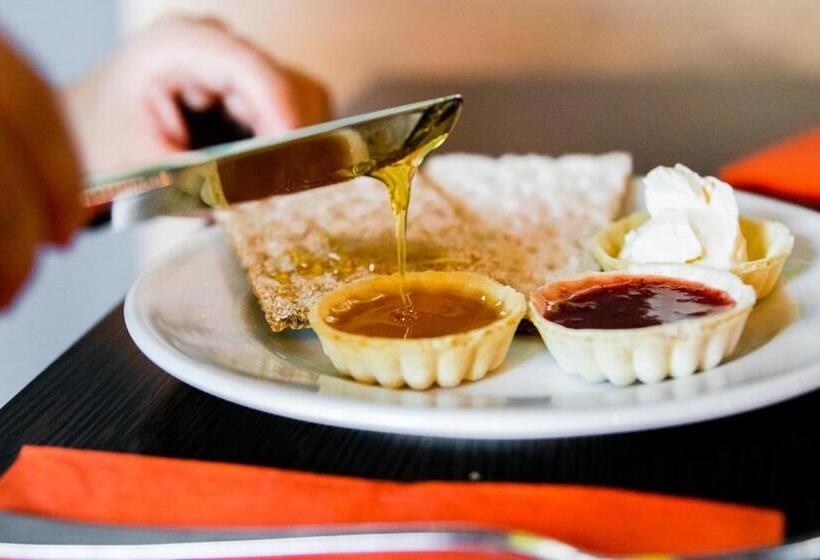 Orange Hotel Und Apartments