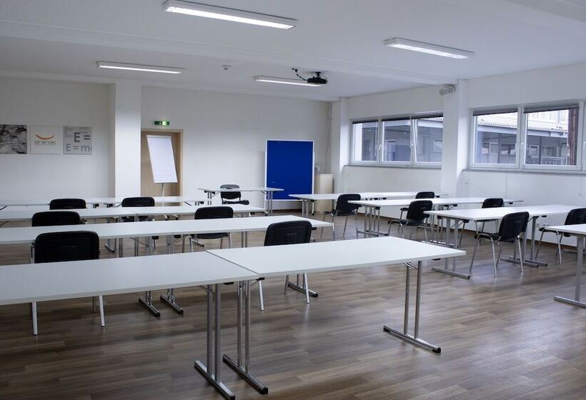 Orange Hotel Und Apartments