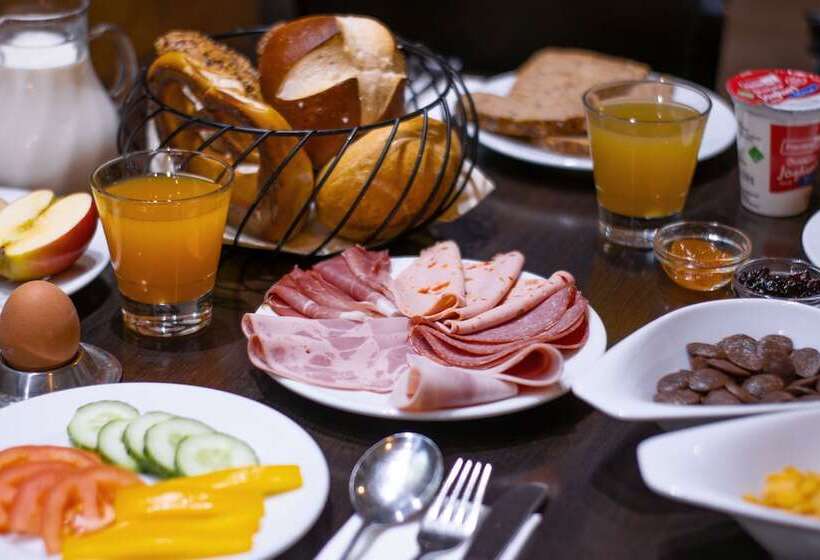 Orange Hotel Und Apartments