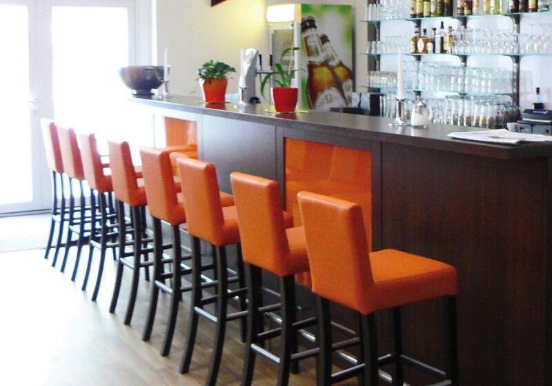 Orange Hotel Und Apartments