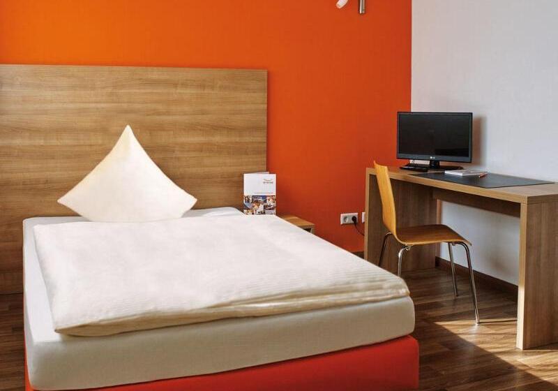 Orange Hotel Und Apartments