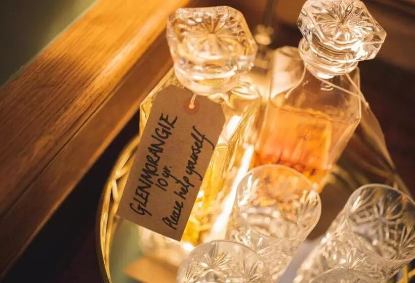 هتل The Highdown – Brunning And Price