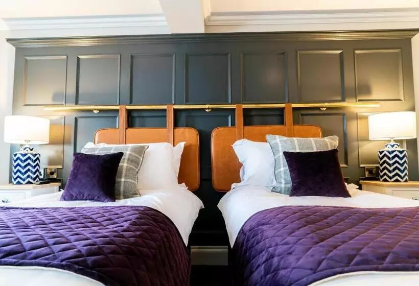 هتل The Highdown – Brunning And Price