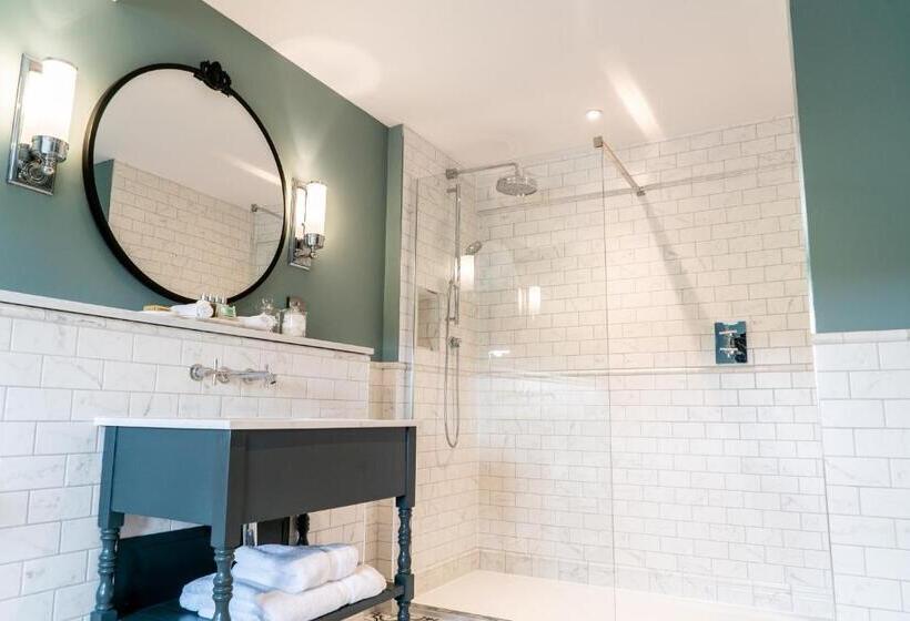 Hotel The Highdown – Brunning And Price