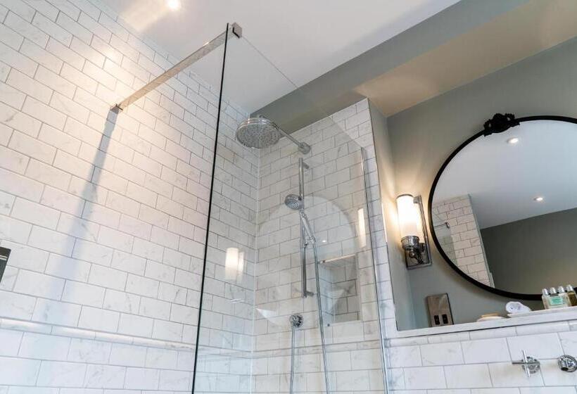 Hotel The Highdown – Brunning And Price