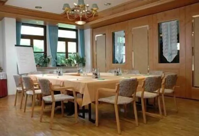 Landgasthof Hotel Zur Linde Im Taunus