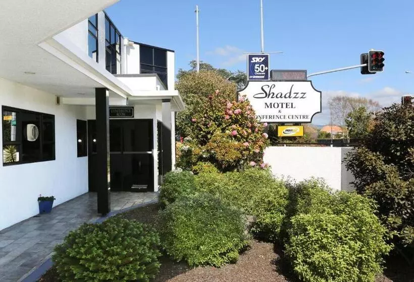 Shadzz Motel