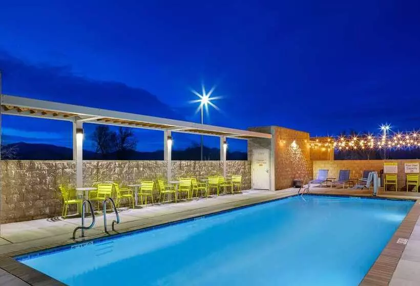 هتل Home2 Suites By Hilton Redding