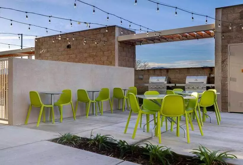 هتل Home2 Suites By Hilton Redding