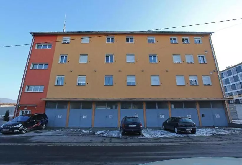 Montagehotel Living@linz