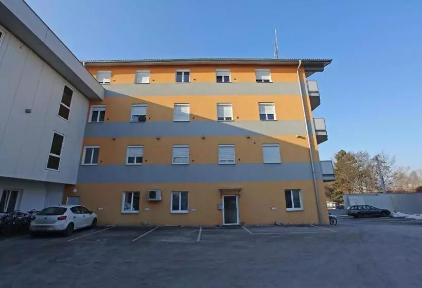 Montagehotel Living@linz