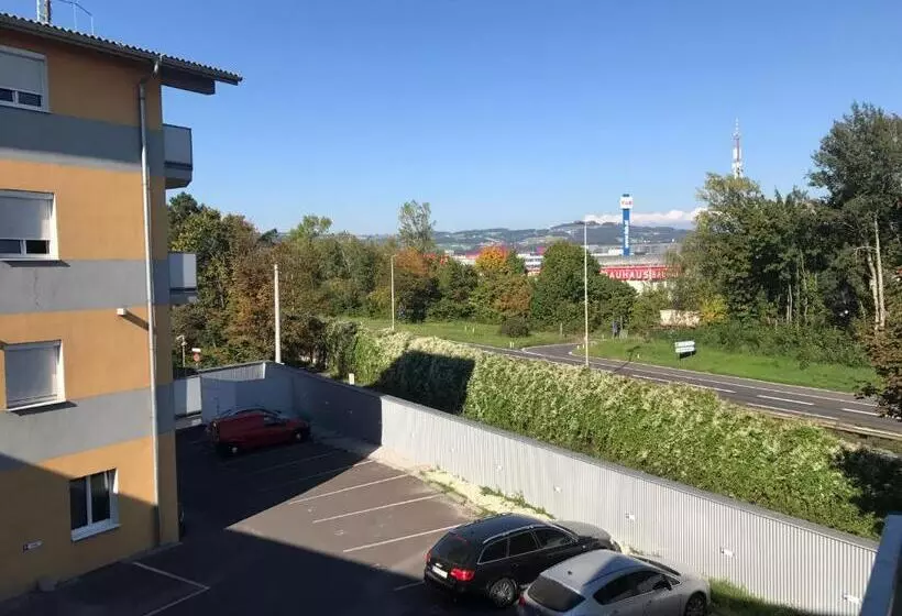 Montagehotel Living@linz