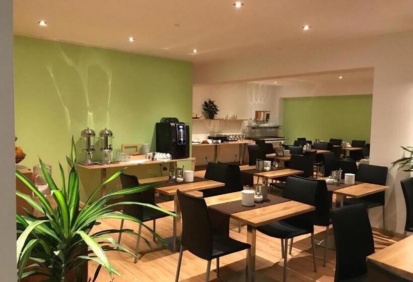 Montagehotel Living@linz