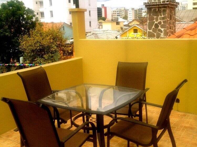 בית מלון כפרי Cayman