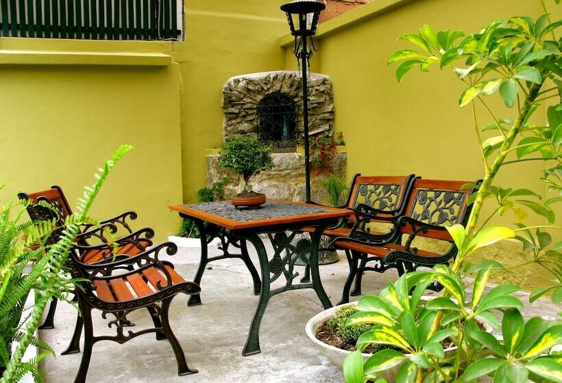 בית מלון כפרי Cayman