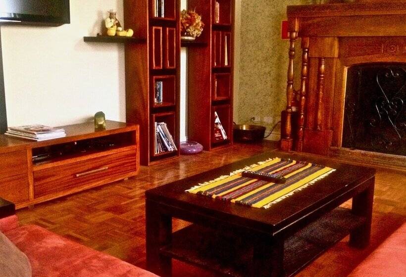 בית מלון כפרי Cayman