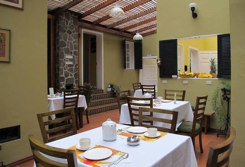 בית מלון כפרי Cayman