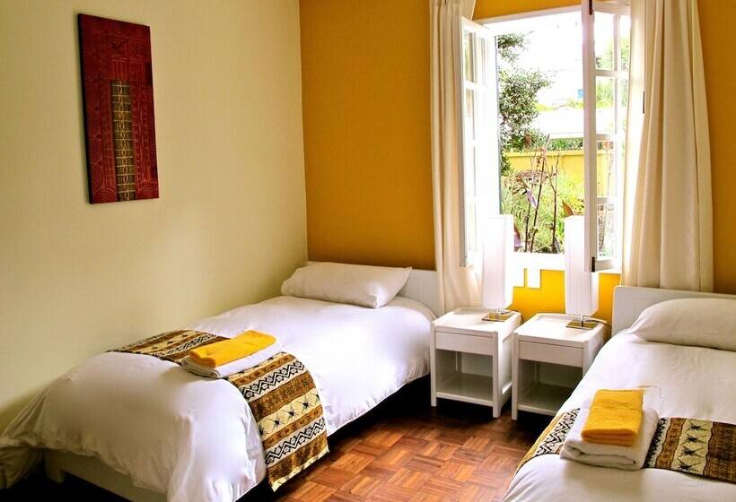 בית מלון כפרי Cayman