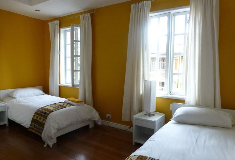 בית מלון כפרי Cayman