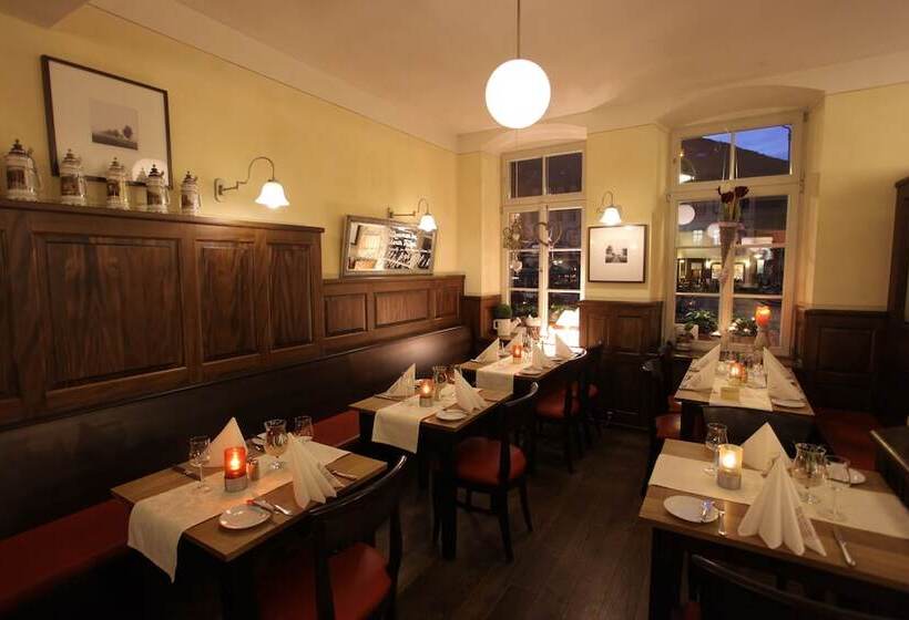 هتل Goldener Falke