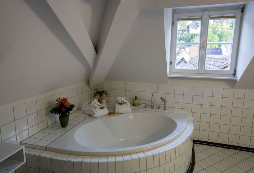 هتل Goldener Falke