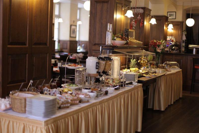 هتل Goldener Falke