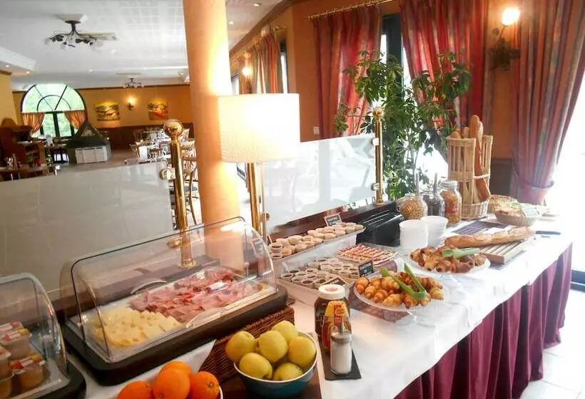 Отель Logis Hôtel Restaurant Le Tulipier