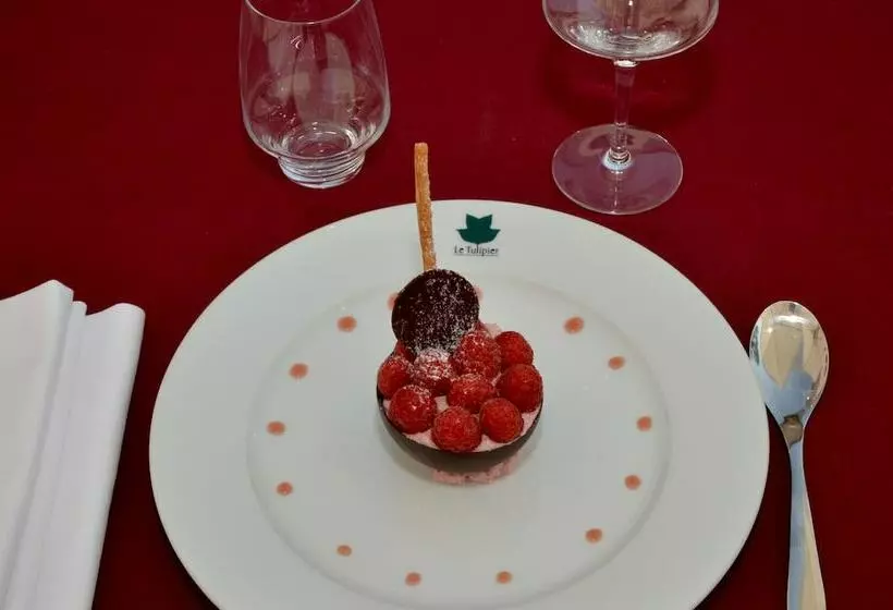 Отель Logis Hôtel Restaurant Le Tulipier