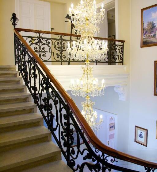 בית מלון כפרי La Contessa Castle