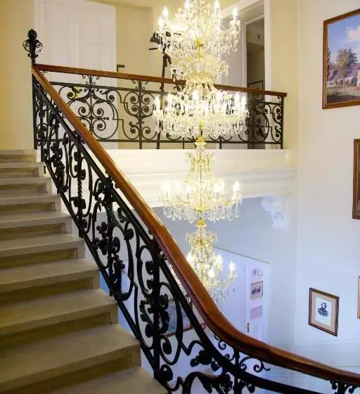 בית מלון כפרי La Contessa Castle