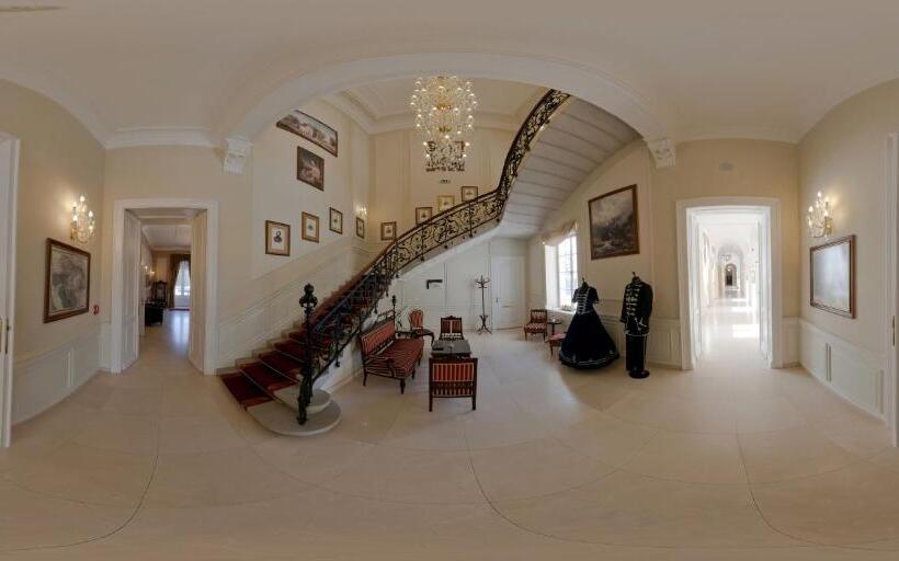 בית מלון כפרי La Contessa Castle