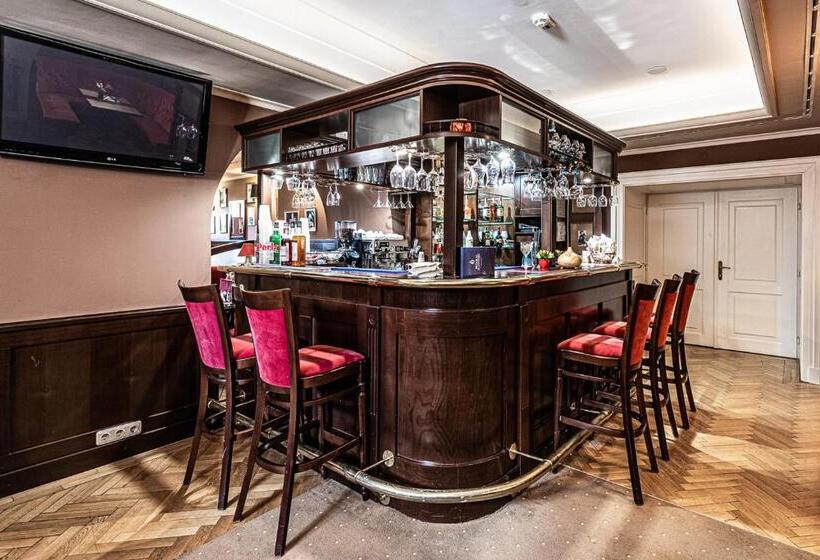 בית מלון כפרי La Contessa Castle