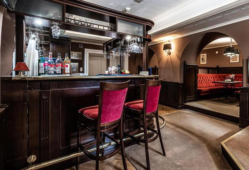 בית מלון כפרי La Contessa Castle