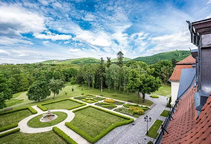 בית מלון כפרי La Contessa Castle