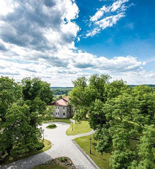 בית מלון כפרי La Contessa Castle