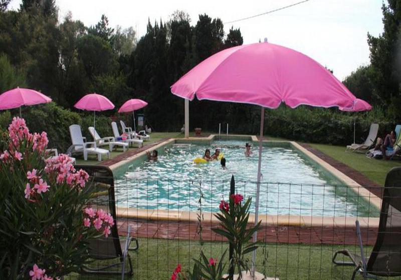 هتل Le Mas De La Roseraie