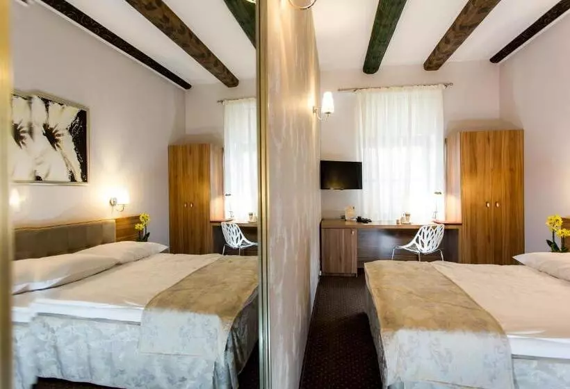 هتل Patio Old Town