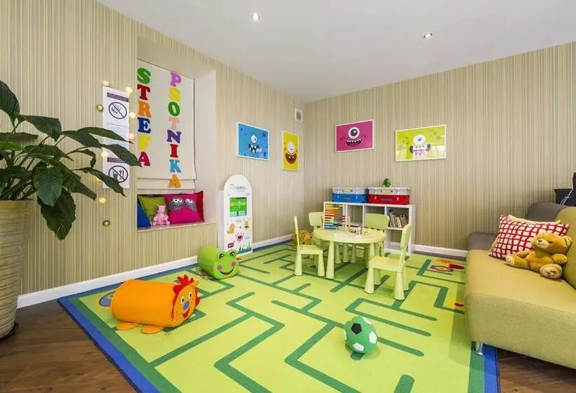 هتل Patio Old Town