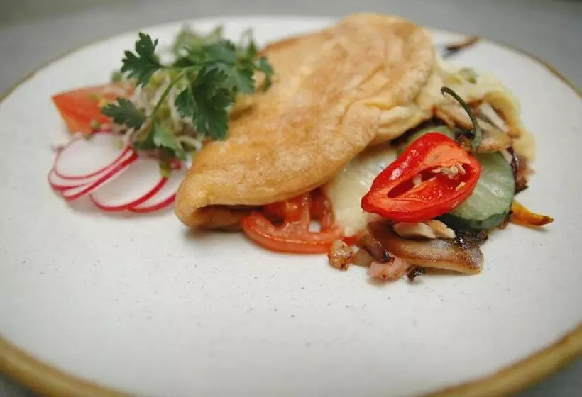 هتل Patio Old Town