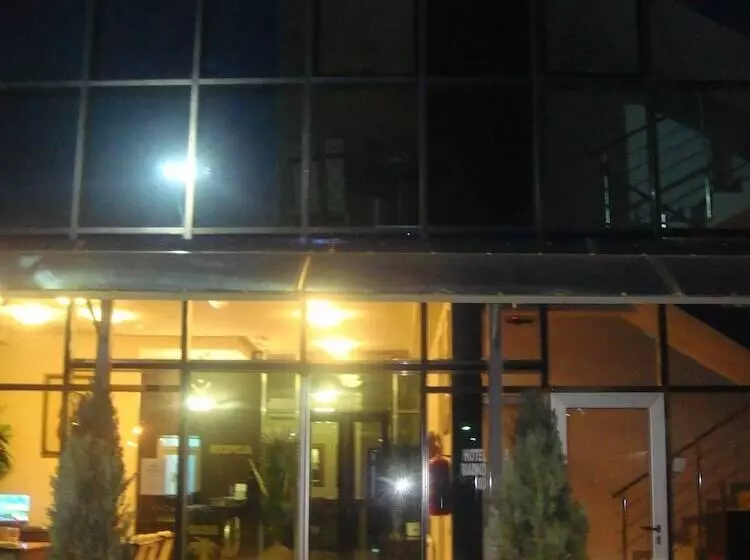 هتل Oasis Beograd