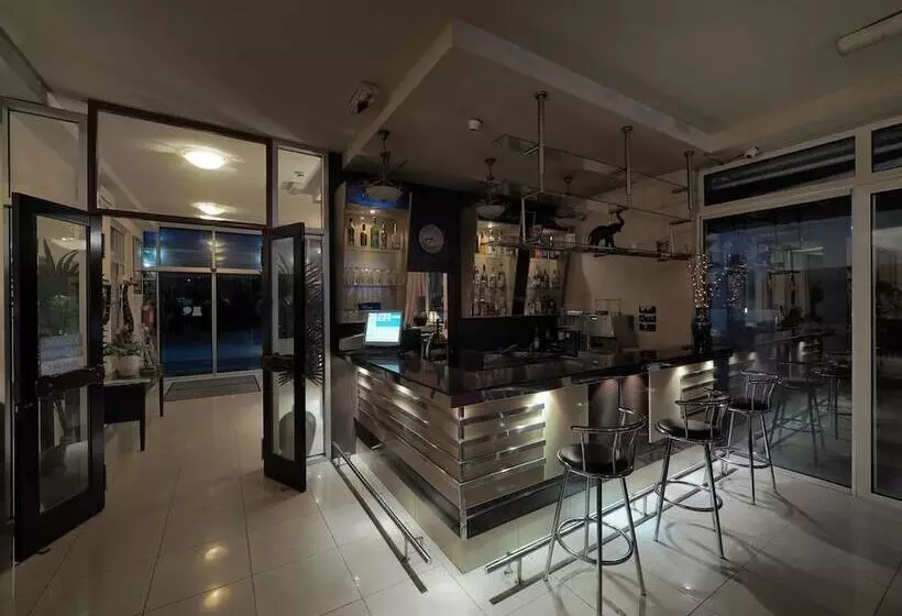 هتل Oasis Beograd