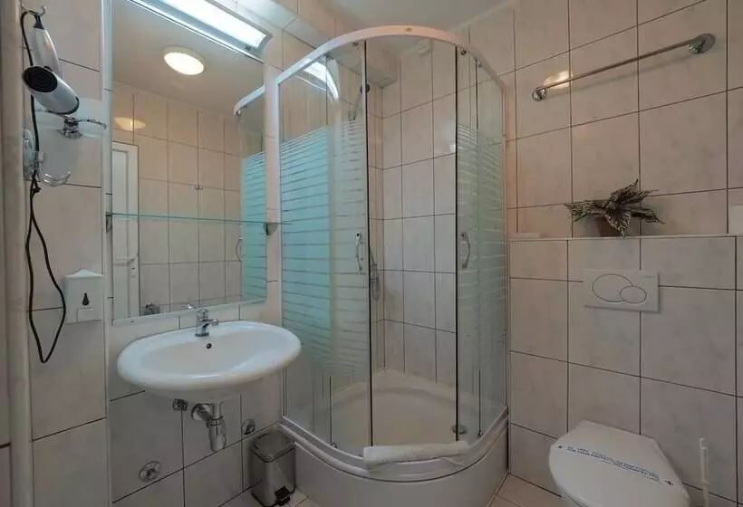 هتل Oasis Beograd