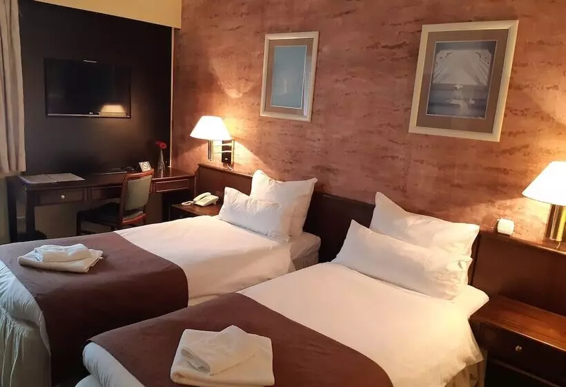 هتل Oasis Beograd